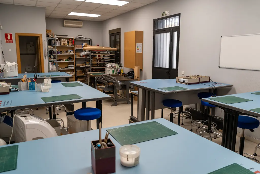 Curso de Encuadernación UCM: Aprende el arte de encuadernar tus propios libros - Qué pasa si no apruebas una asignatura en la Universidad UCM curso de encuadernacion ucm - Qué pasa si no apruebas una asignatura en la Universidad UCM